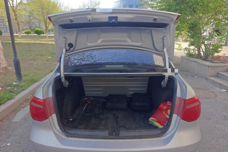 Used Volkswagen Jetta 2015 Value Edition 1.6L Automatic Comfort Version Trunk