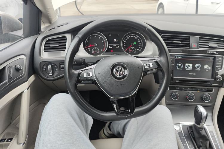 Used Volkswagen Golf 2014 1.4TSI Automatic Luxury Model
