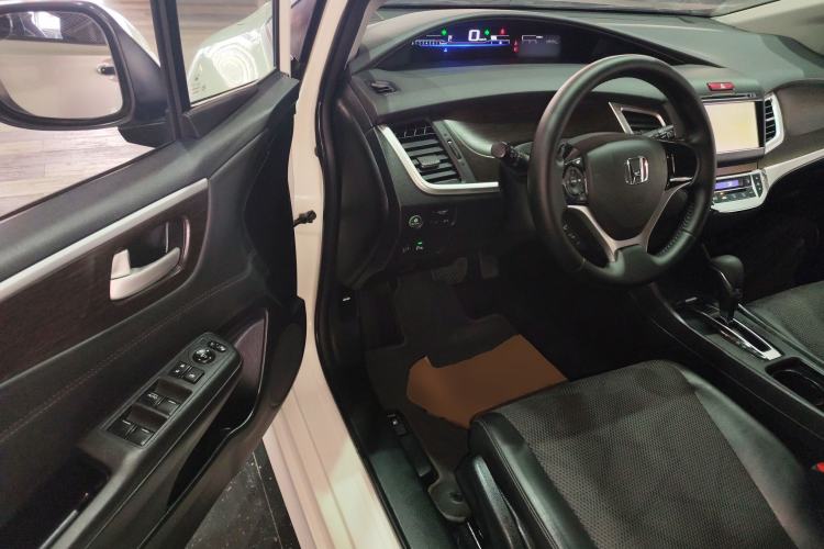 Used Honda Jade 2013 1.8L automatic Comfort version 5 seats