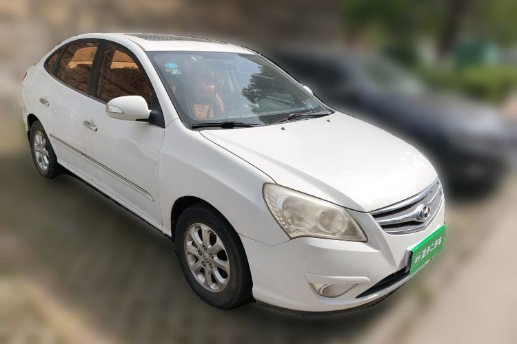 Used Hyundai Celesta 2008 1.6L MT GLS Front Right 45 Deg