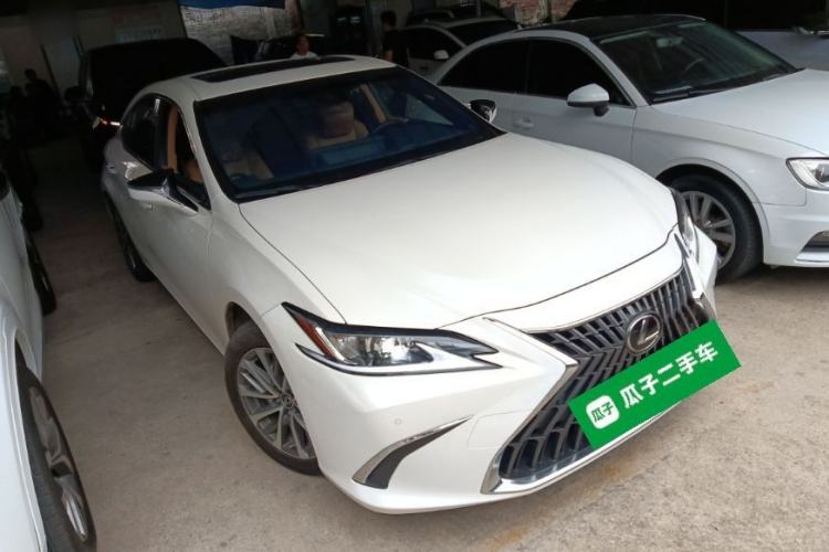 Used Lexus ES 2023 200 Excellence Edition

