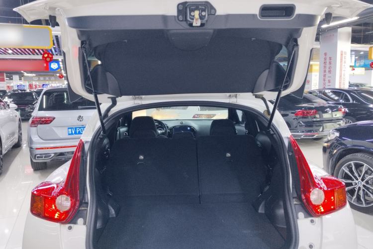 Used Infiniti ESQ 2014 1.6L Spontaneous Edition