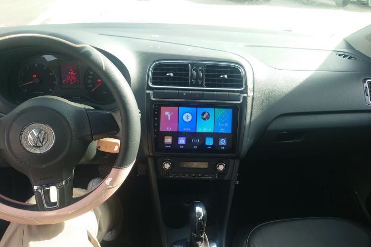 Used Volkswagen Polo 2013 1.6L Automatic Luxury Edition Center Console