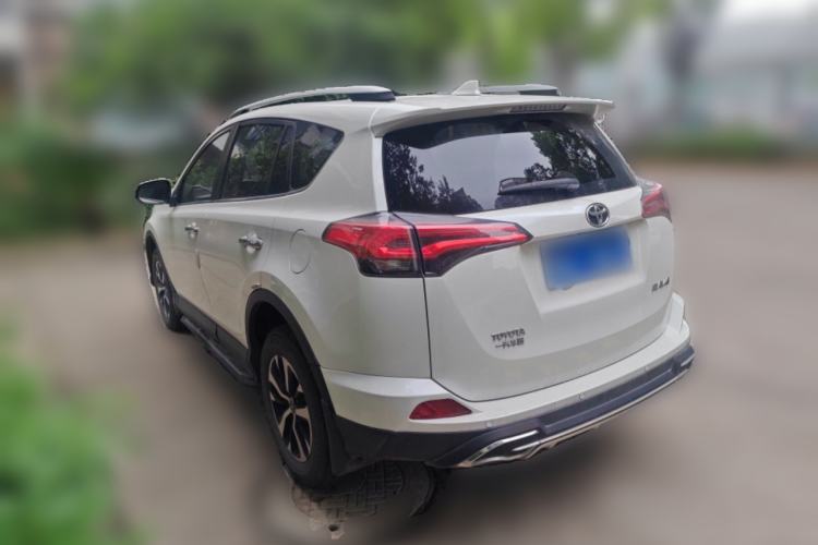 Used Toyota RAV4 2018 2.0L CVT Two-Wheel Drive Fashion X Edition Rear Left 45 Deg