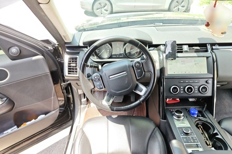 Used Land Rover Discovery 2018 3.0 SC V6 SE Steering Wheel