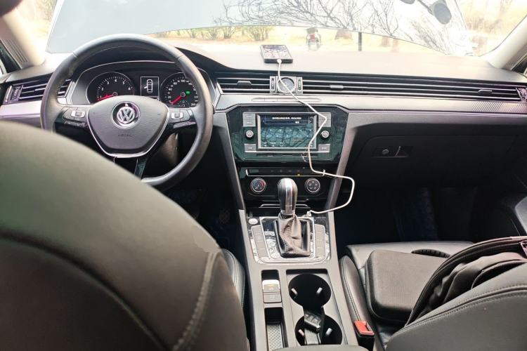 Used Volkswagen Magotan 2018 330TSI DSG Advanced Model Center Console