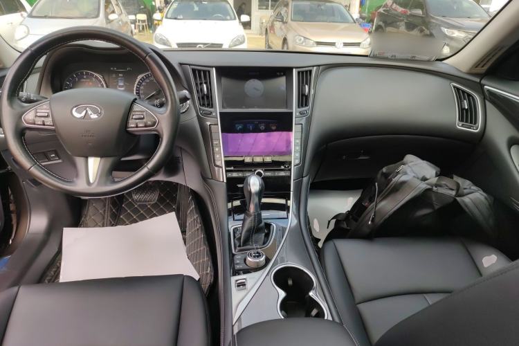 Used Infiniti Q50L 2015 2.0T Comfort Edition Center Console