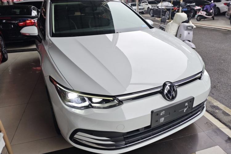 Used Volkswagen Golf 2021 280TSI DSG Pro Front Right 45 Deg