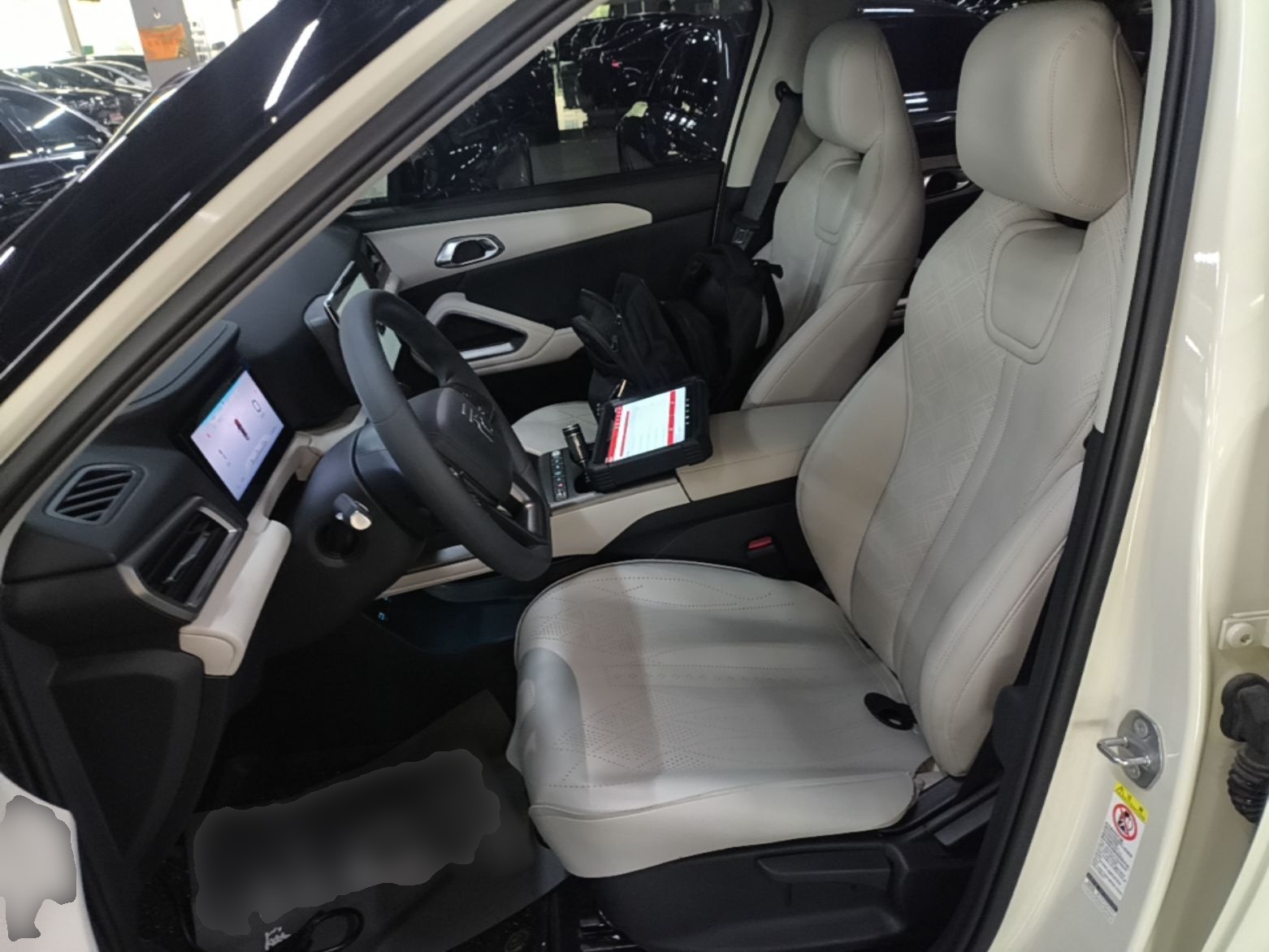BYD Yuan UP 2025 Model 301KM Leading Version — снимка 17