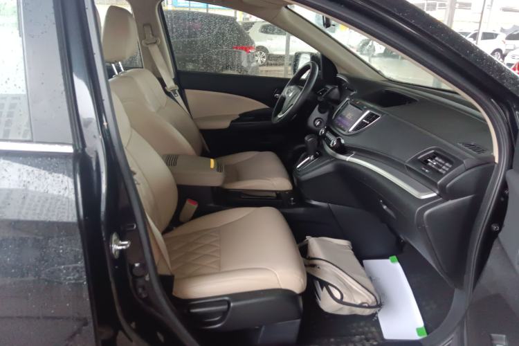 Used Honda CR-V 2016 2.0L two-wheel drive Urban Edition Right Front Seat