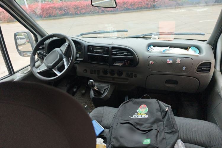 Used JMC Transit 2017 2.8T Commercial Version Short Wheelbase Mid-Roof 6/7/8-Seater JX493 Center Console