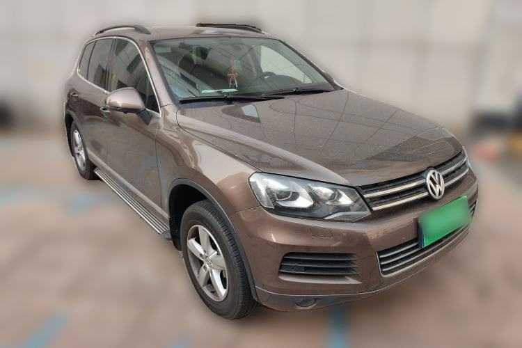 Used Volkswagen Touareg 2011 3.0 TSI Comfort Version Front Right 45 Deg