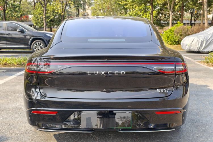 Used Hima Luxeed S7 2025 855 km Max