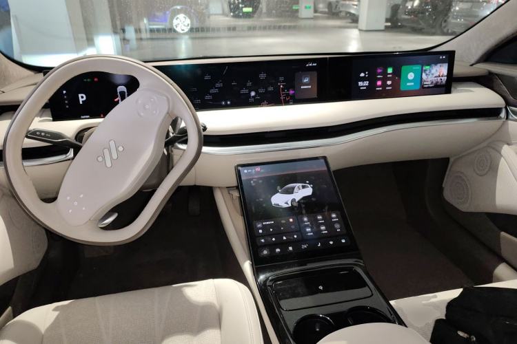 Used IM L7 2022 Dynamic Model Center Console