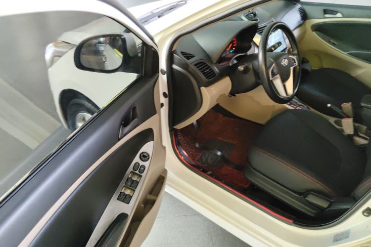 Used Hyundai Verna (older generation) 2016 1.4L Automatic Smart GLS Driver Seat