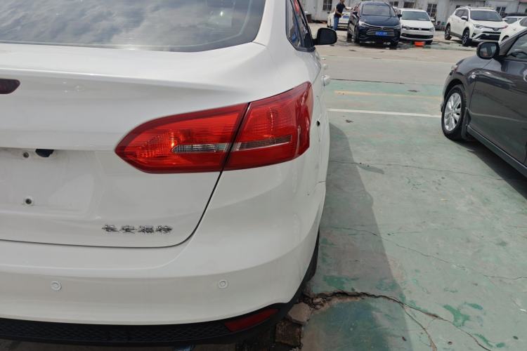 Used Ford Focus 2015 Sedan 1.6L Automatic Comfort Model Exterior 3