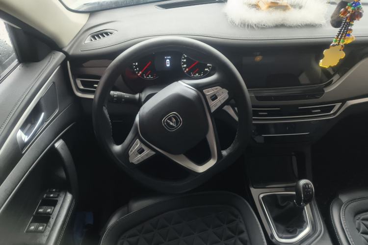 Used Changan CS35PLUS 2021 Revised Version Glory Million Edition 1.6L Manual Luxury Edition
