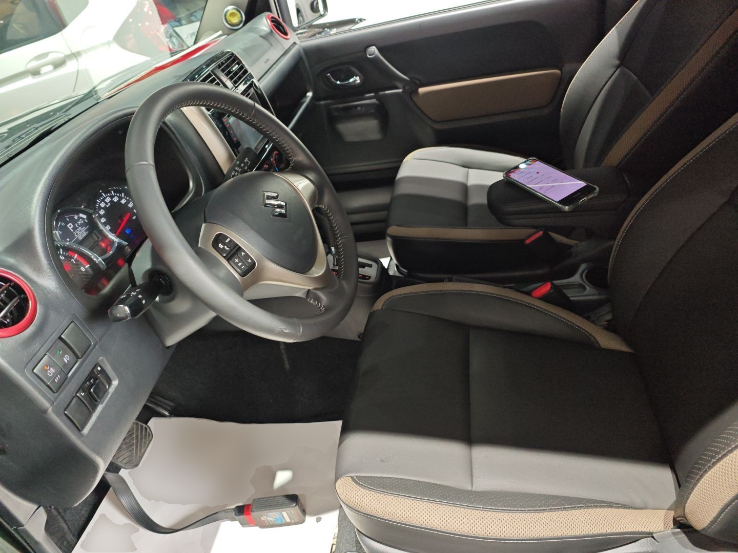 المقاعد الأمامية داخل السيارة