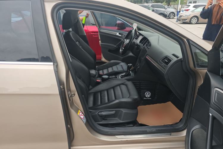 Used Volkswagen Golf 2015 1.4TSI Automatic Luxury Model Right Front Seat