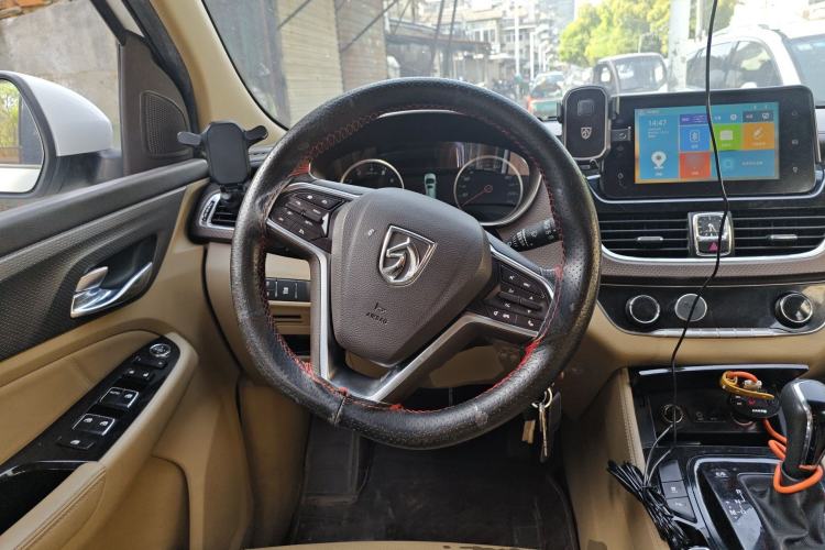 Used Baojun 730 2017 1.8L iAMT Luxury Version 7-Seater