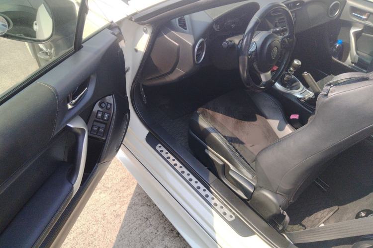 Used Toyota 86 2017 2.0L Manual Luxury Version
