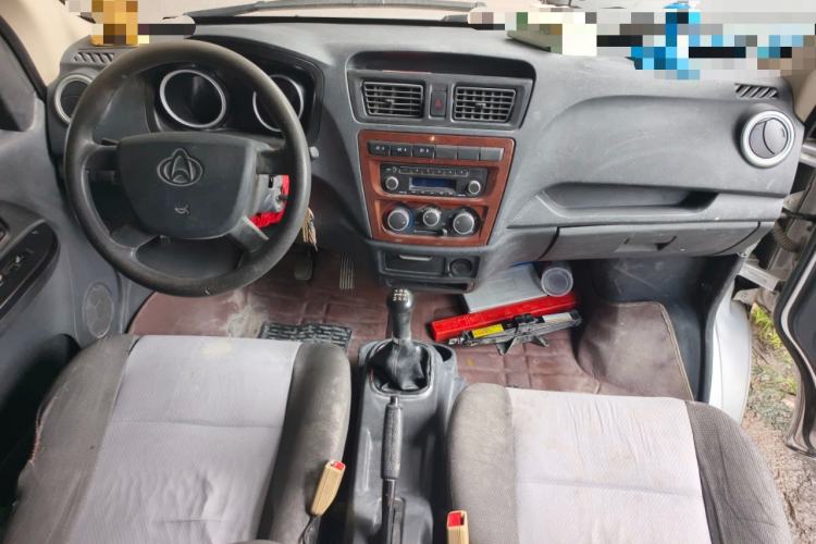 Used CHANGAN KAICHENG Ruixing M60 2019 1.5L Business Version China VI 6-Seater DAM15KR Center Console