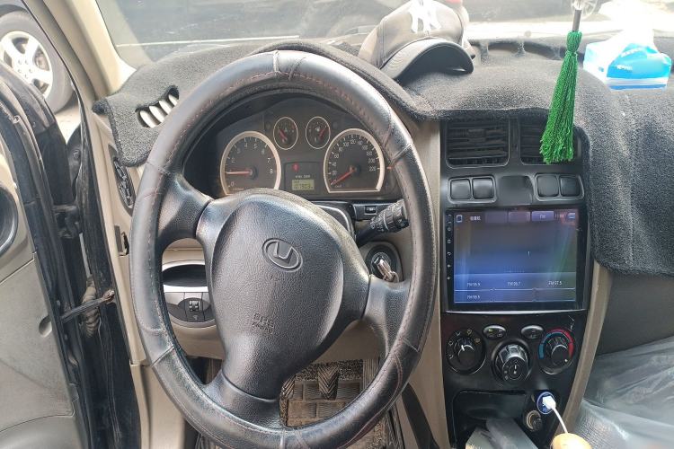 Used Huatai Santa Fe Classic 2012 2.0L Gasoline Manual Two-Wheel Drive with Sunroof Steering Wheel