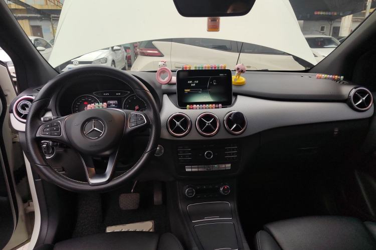 Used Mercedes-Benz B-Class 2015 B 200 Luxury Model Center Console