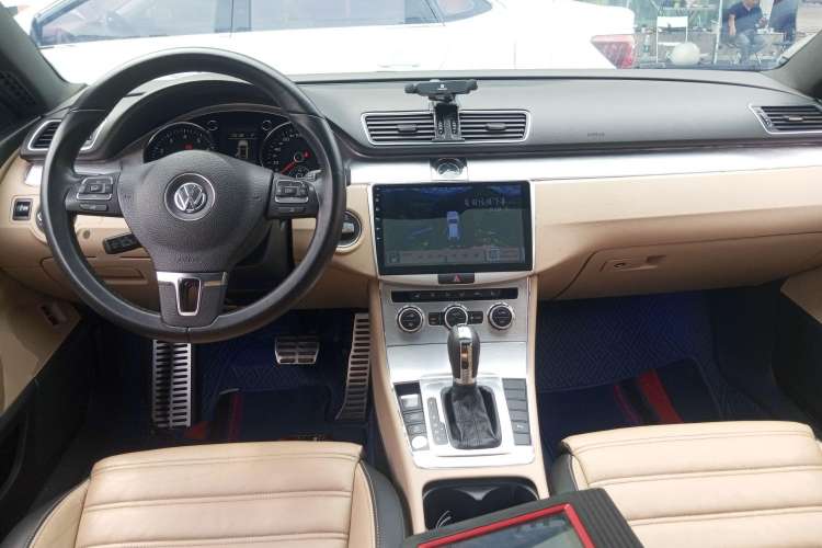 Used Volkswagen FAW-Volkswagen CC 2013 1.8TSI Prestige Model Center Console