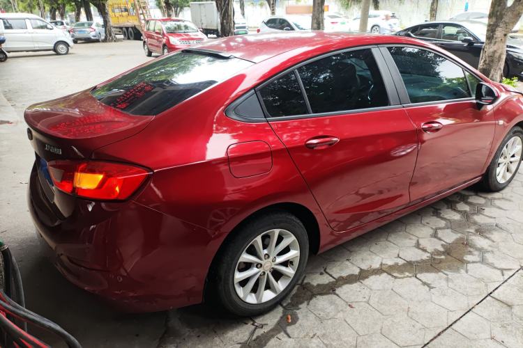 Used Chevrolet Cruze 2017 1.5L Automatic Pioneer Sunroof Edition
