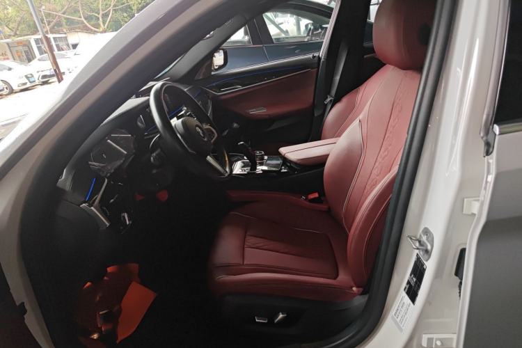 Used BMW 5 Series 2022 525Li M Sport Package Left Front Seat