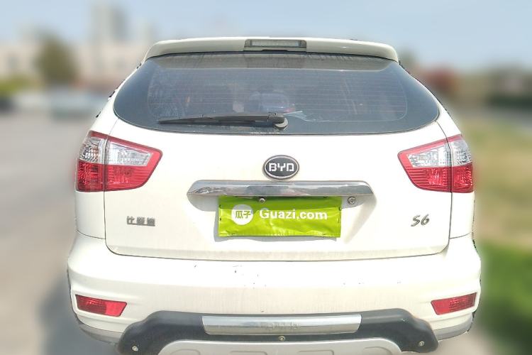 Used BYD S6 2014 2.0L Manual Luxury 5-Seater Rear