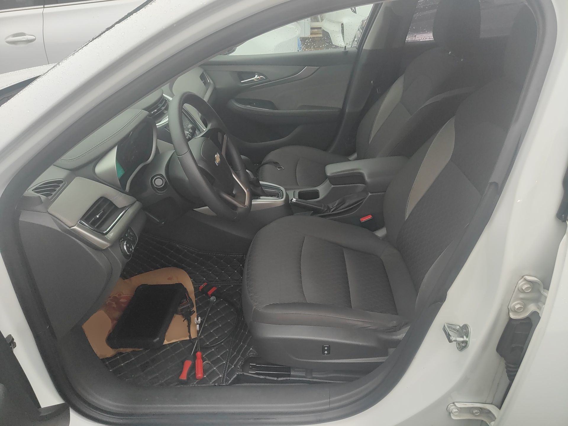 Переднее сиденье в автомобиле