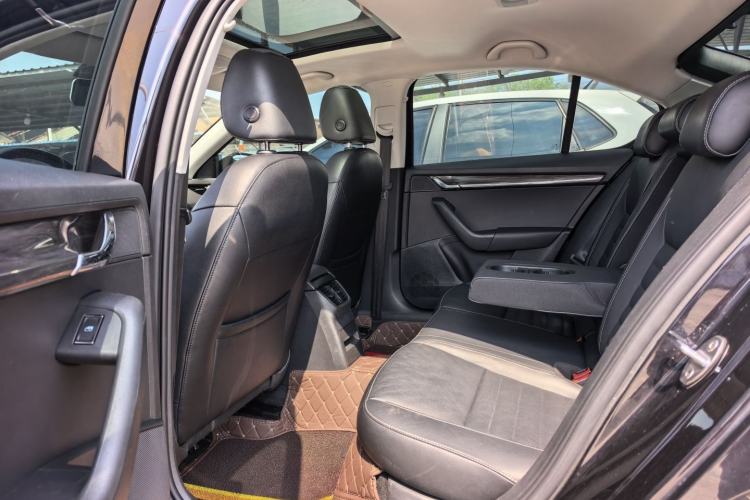 Used Skoda Octavia 2016 1.6L Manual Smart Drive Version Interior 2