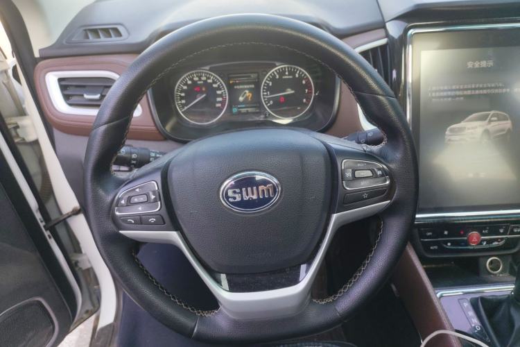 Used SWM X7 2017 1.5T Automatic Smart Enjoyment Version 7 Seats Steering Wheel