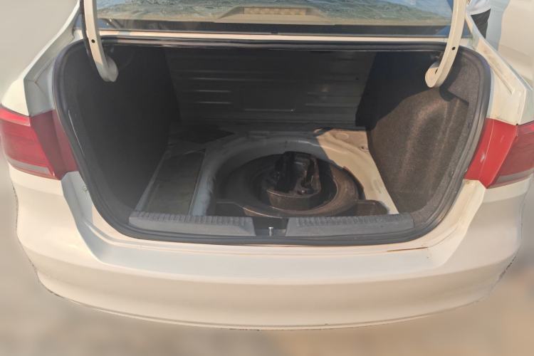 Used Volkswagen Santana 2013 1.6L Manual Fashion Edition Trunk