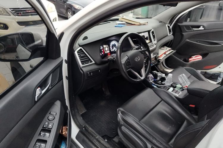 Used Hyundai Tucson 2015 1.6T Dual-Clutch Two-Wheel-Drive Smart Model Driver Seat