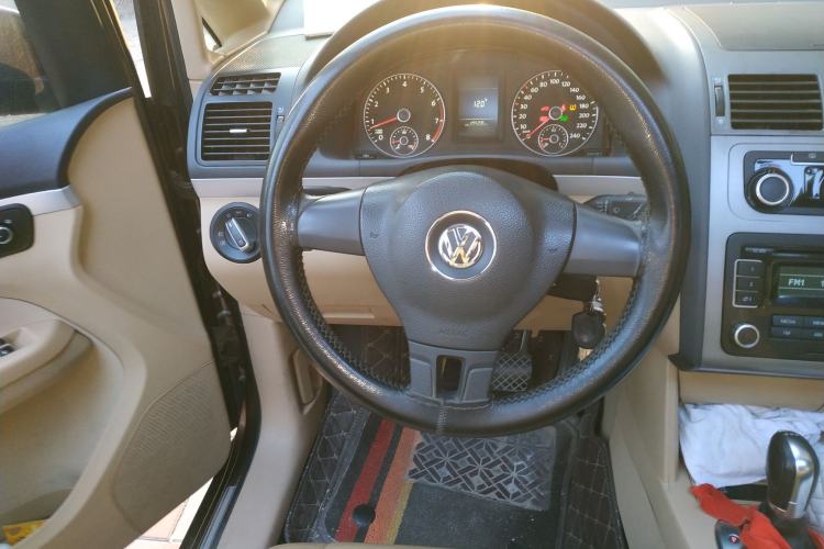 Used Volkswagen Touran 2011 1.4T DSG Zhiya Edition 5 Seats Steering Wheel