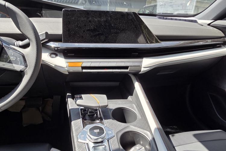 Used CHANGAN UNI-V iDD 2024 Blue Whale Smart Electric iDD 136km ZhiKu Model
