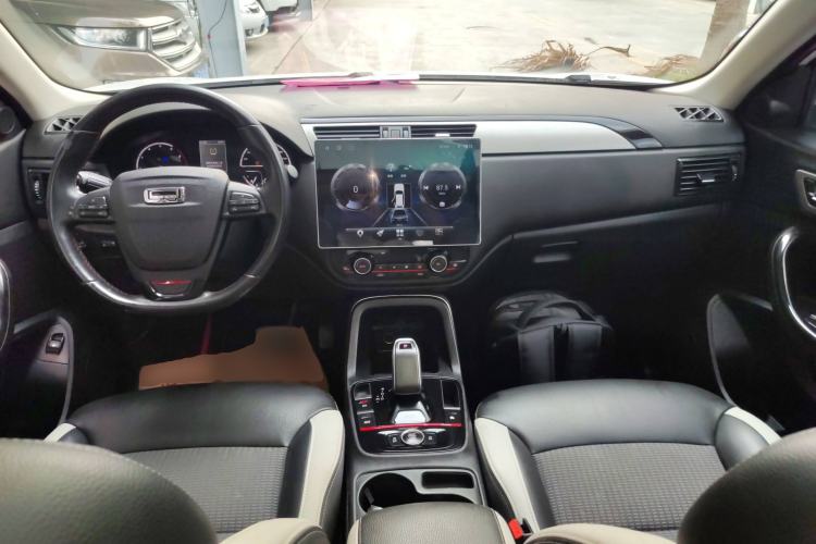 Used Qoros 5 2019 Qoros 5S 1.6 TGDI Prestige Model Center Console