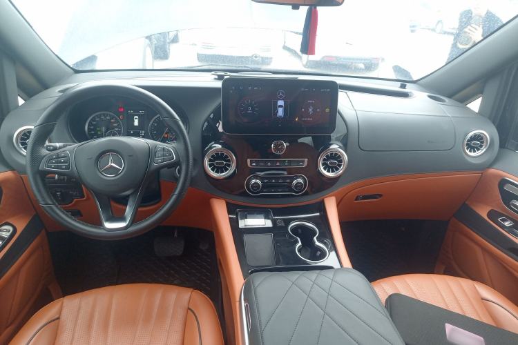 Used Mercedes-Benz Vito 2023 2.0T Business Version 7 Seats Center Console