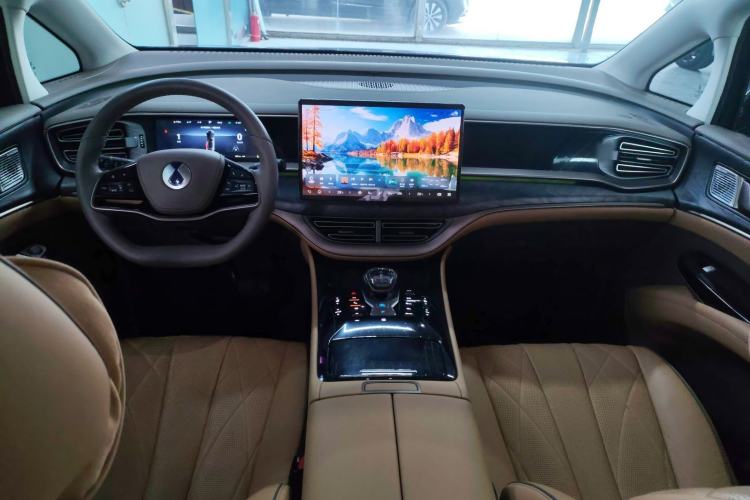 Used Denza D9 2022 DM-i 1040 Prestige Model
