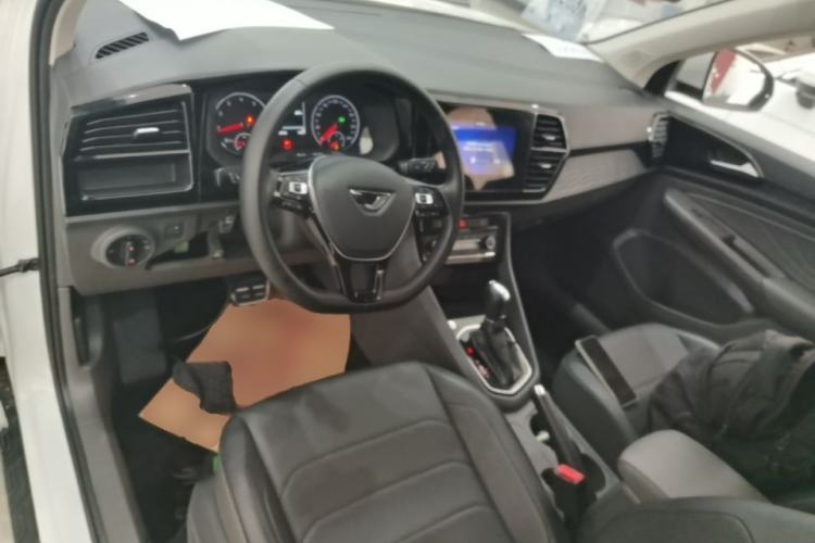 Used Jetta VS5 2019 280TSI Automatic Glory Edition Center Console