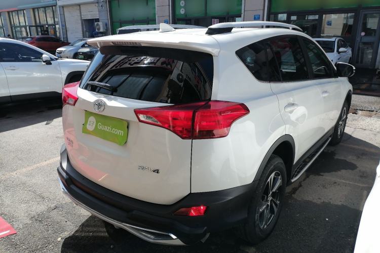 Used Toyota RAV4 2015 2.0L CVT Two-Wheel Drive Fashion Edition Rear Right 45 Deg