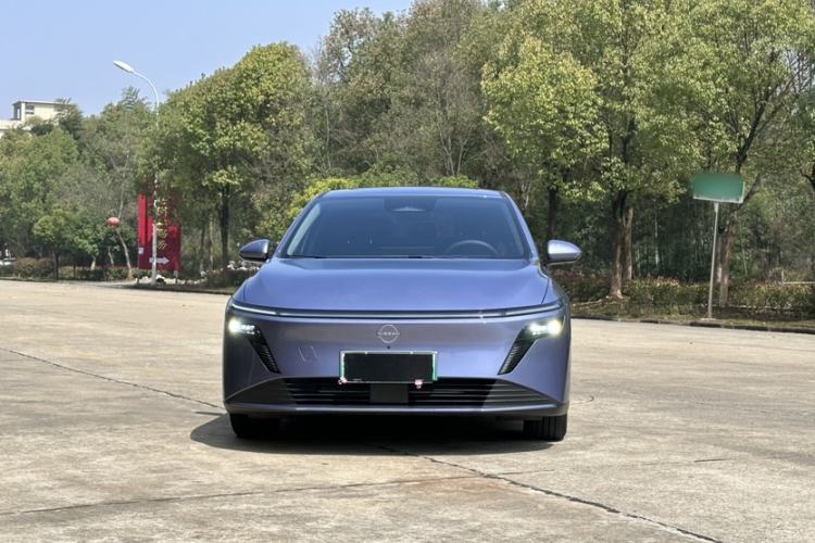 Used Nissan N6 2026 Model 180 Max Exterior 2