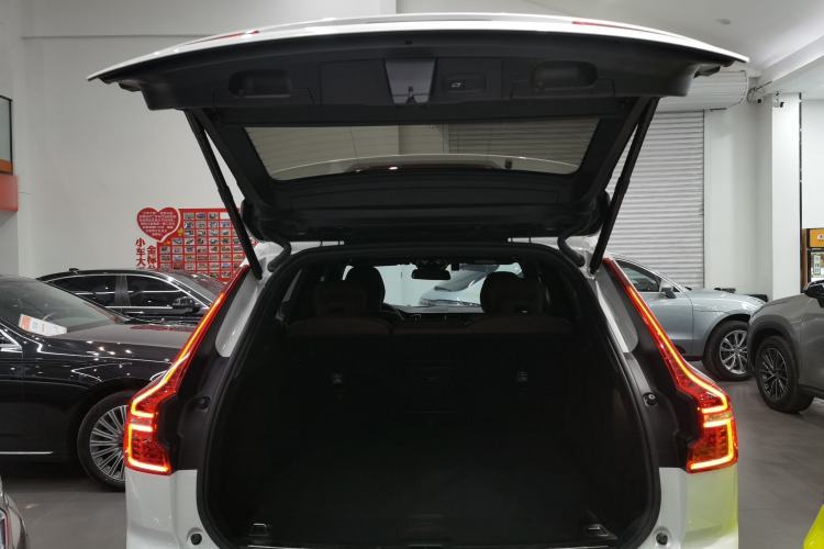 Used Volvo XC60 2022 B5 4x4 Zhiyi Luxury Edition Trunk