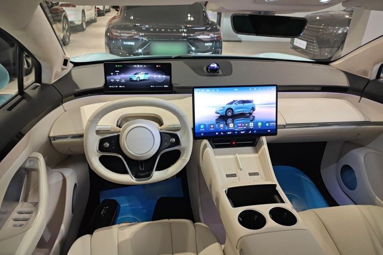 Used Hima Luxeed R7 2024 All-Electric 802 km Max Center Console