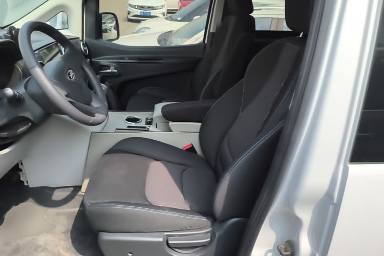 Used JAC Refine M3 2019 PLUS Maker Edition 1.8L Luxury Smart Model with 9 Seats Left Front Seat