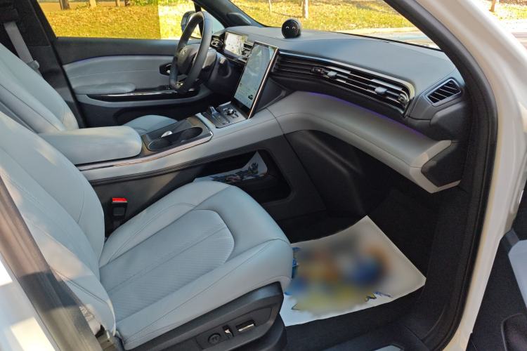 Used Nio EC6 2022 75 kWh Sport Edition Right Front Seat