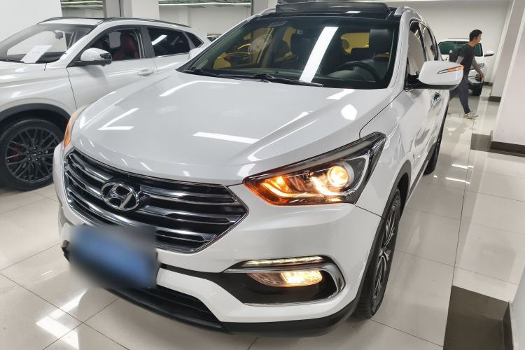 Used Hyundai Santa Fe 2017 2.4L Automatic Two-Wheel Drive Smart Version 5 Seats